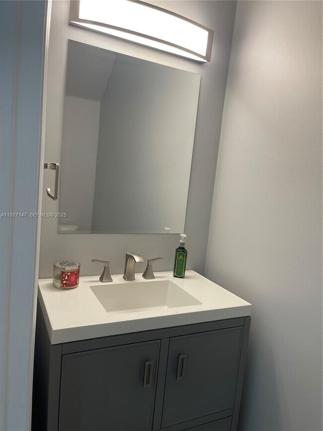 Building Photo - 1861 Salerno Cir