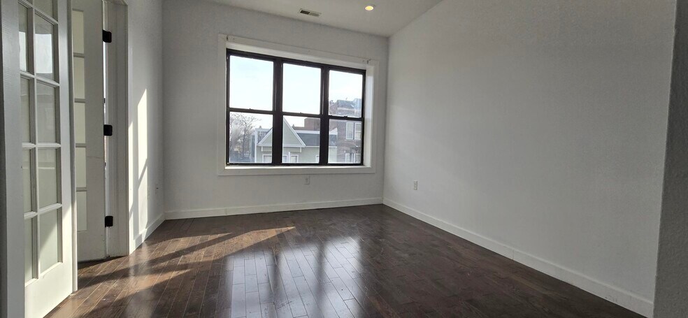 Building Photo - 487 Ocean Ave