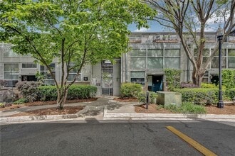 Building Photo - 400 Village Pkwy