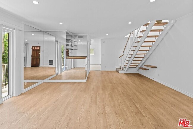 Building Photo - 4610 Densmore Ave