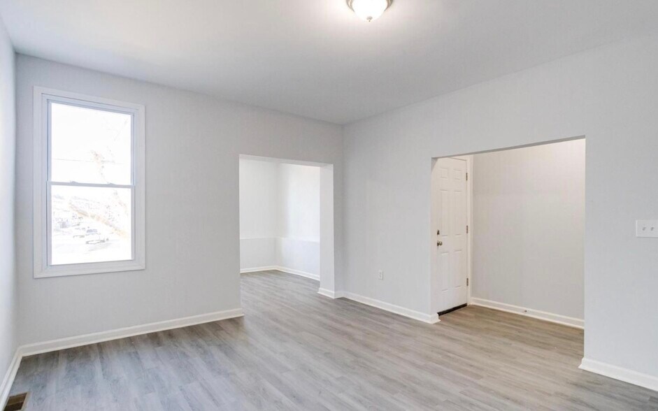 Building Photo - 3007 Oakley Ave