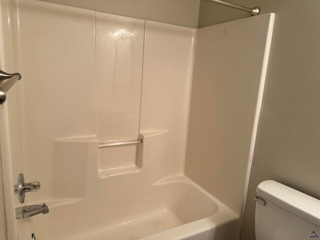 Building Photo - 105 Westoak Ct