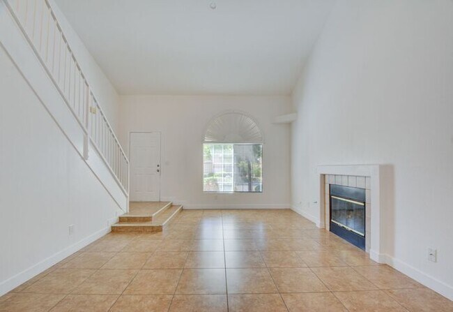 Building Photo - Renovated and Modern. This fantastic 2br in a gated community in Silverado Ranch has all the amen...