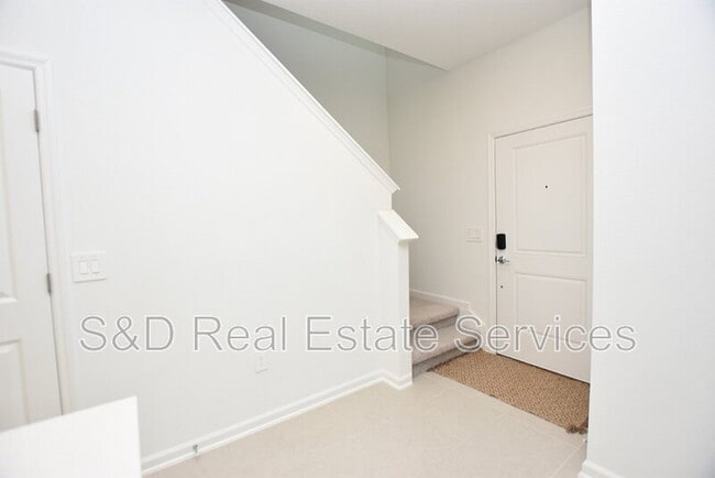 Building Photo - 349 Sol Vis Dr