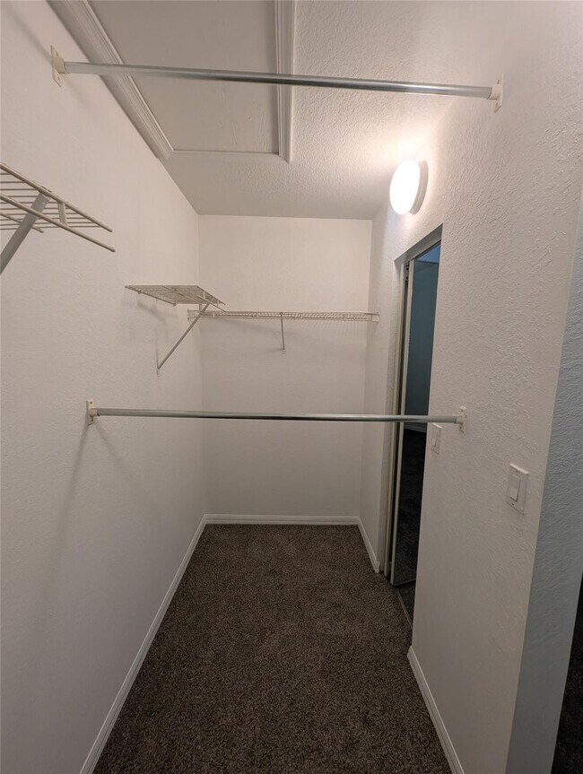 Building Photo - 4759 Pinemore Ln