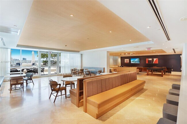 Building Photo - 4401 Collins Ave