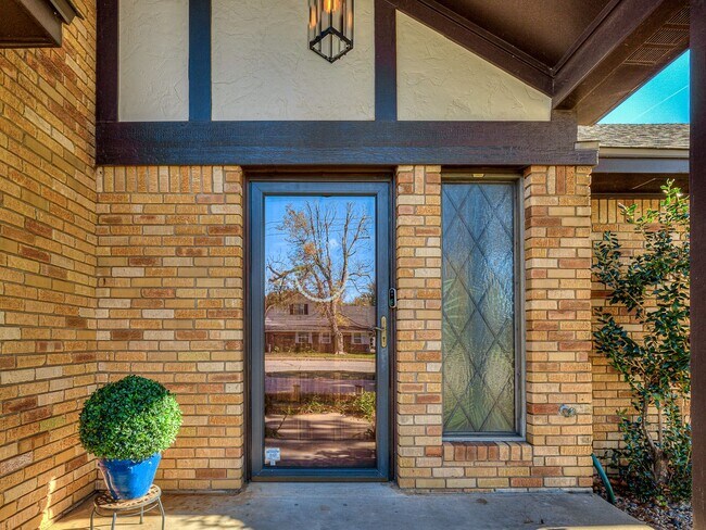 Building Photo - Fully Furnished Short Term Rental