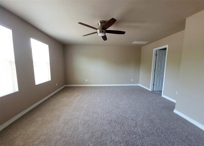 Building Photo - 213 Mary Max Cir