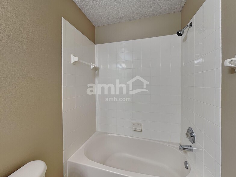 Building Photo - 1907 Seatonham St