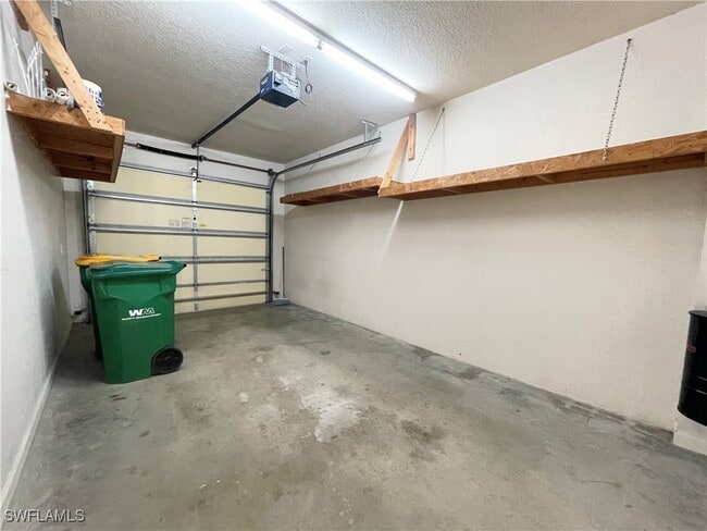 Building Photo - 5325 Cove Cir