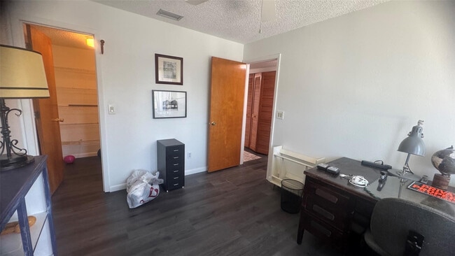 Building Photo - 5483 Casablanca Cir