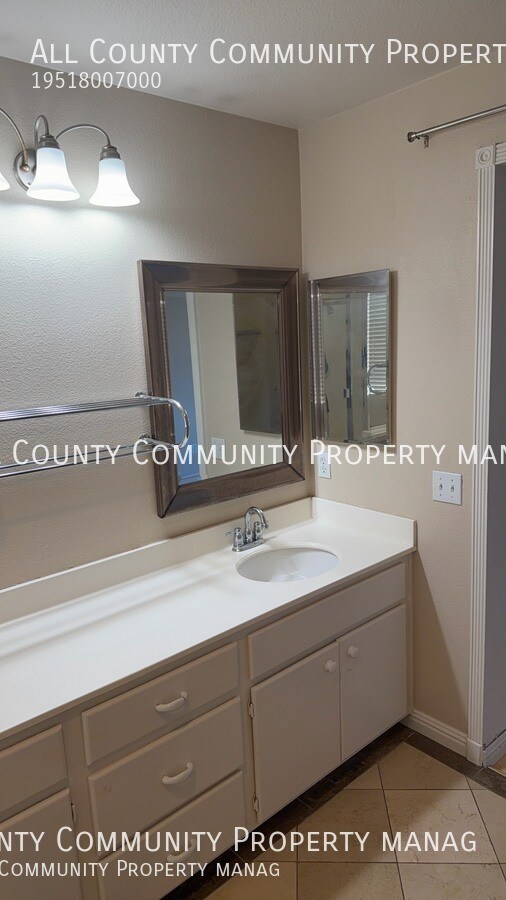 Building Photo - 42176 Chestnut Dr