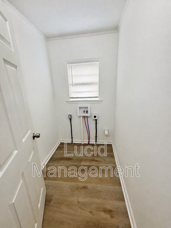 Building Photo - 1134 Lincoln Ave