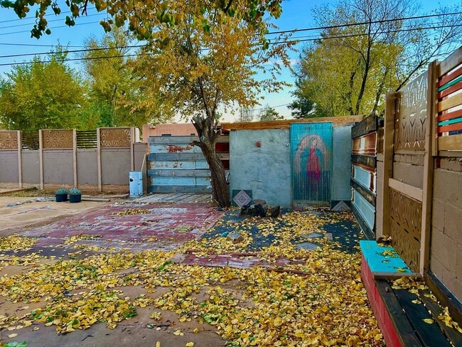 Building Photo - 2038 Kiva Rd