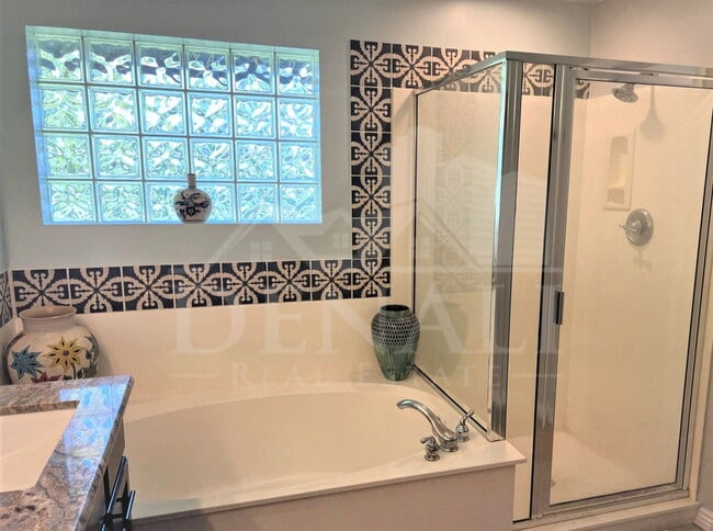 Building Photo - 3122 E Monterosa St