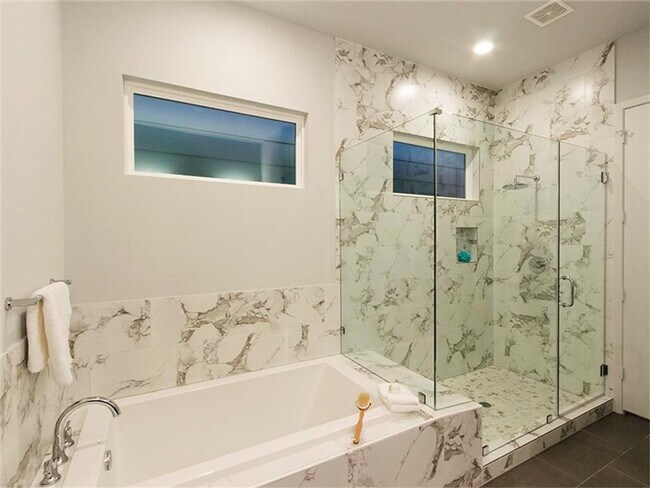 Building Photo - Modern Elegance in Garden Oaks – Style, Co...