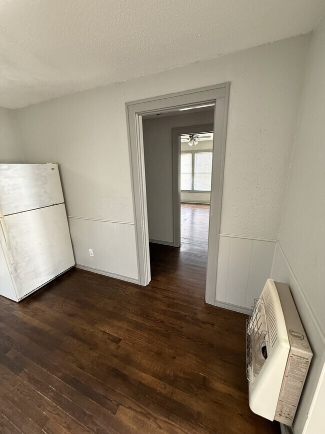 Building Photo - 109 N Draper Ave