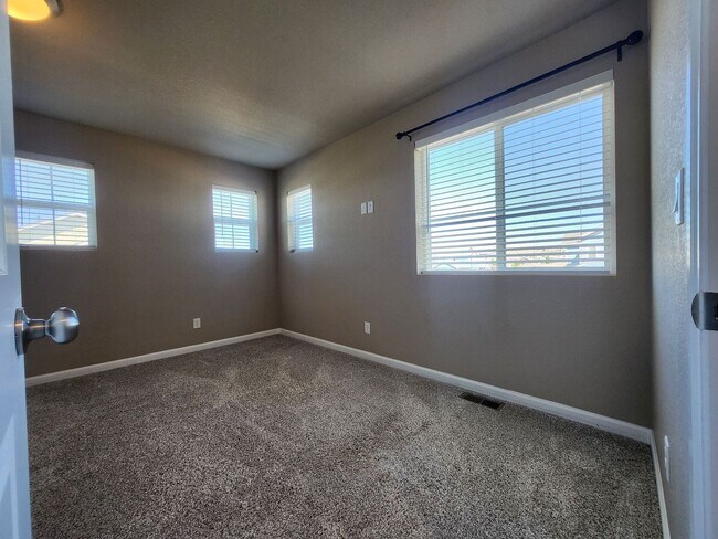 Building Photo - Modern Luxury Home for Rent in Desirable W...