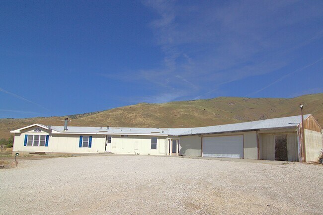 Building Photo - Spacious 4 Bed / 2 Bath Home with Mountain Views in Acton