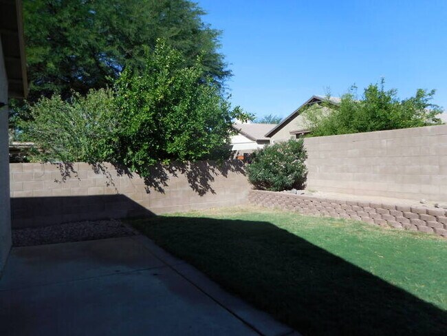 Building Photo - Rita Ranch 3 BR Home