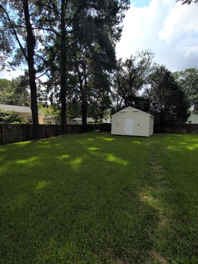 Building Photo - 158 Saunders Rd