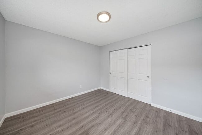 Building Photo - Look no Further, Tyee offers a SUPER 2bed/1bath! Call now for details and a showing!