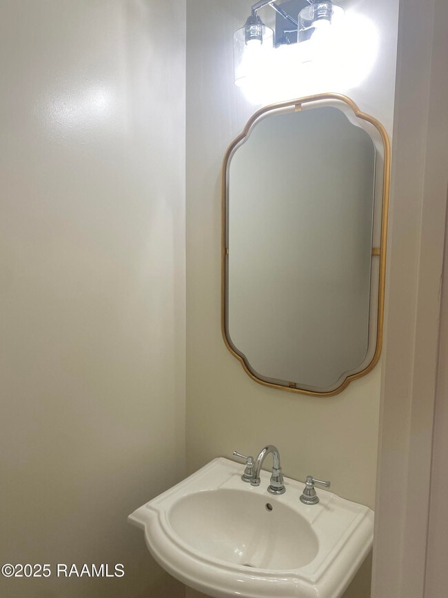 Building Photo - 108 Laguna Ln