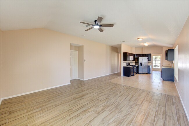 Building Photo - 5349 Pinewood Terrace