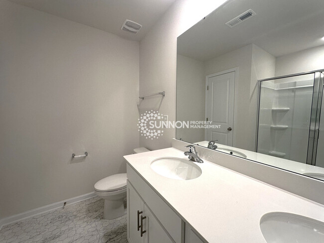 Building Photo - 4 Bedroom 2.5 Bathroom in Dallas NC