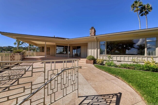 Building Photo - 3125 Qualtrough St