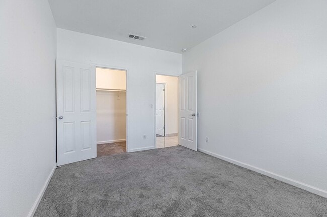 Building Photo - 4 bedroom home for RENT in Manteca with RV...