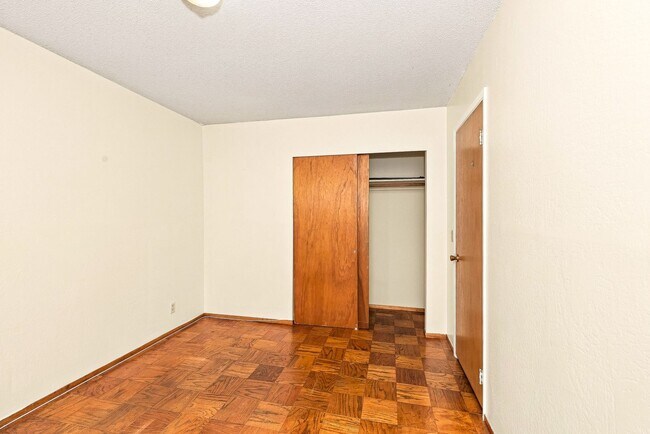 Building Photo - 2727 McGee Ave