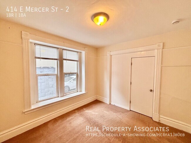 Building Photo - 414 E Mercer St