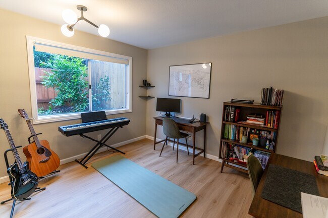 Building Photo - 1304 Palomar Pl