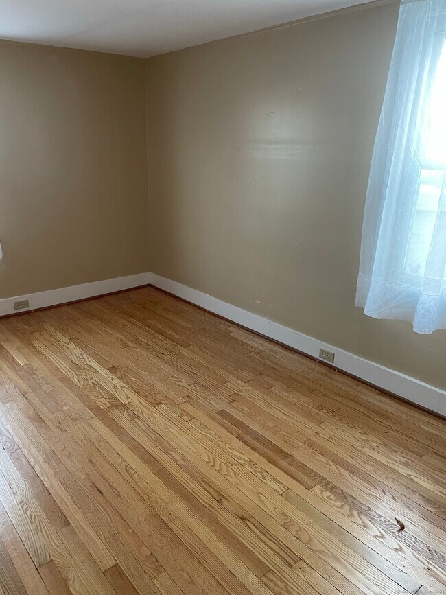 Building Photo - 176 S Main St