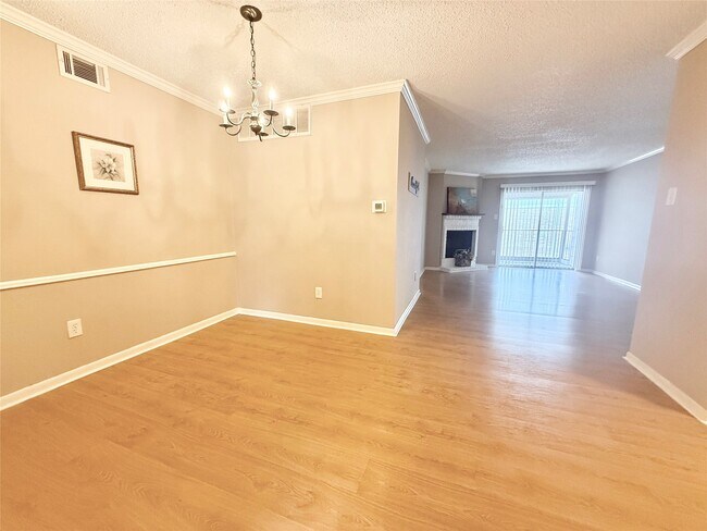 Building Photo - 2800 Jeanetta St