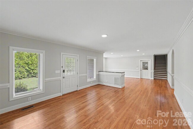 Building Photo - 2545 Rea Rd