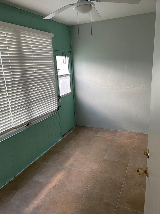 Building Photo - 7837 Golf Cir Dr