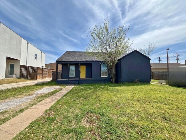 Building Photo - 217 Adrian Dr