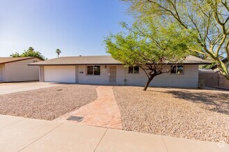 Building Photo - 4 bedroom/3 bath Tempe home with beautiful...