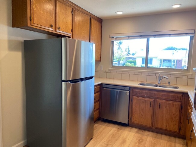 Building Photo - Dublin, Cedar Lane, 3BD/2BA, one-story in Echo Park