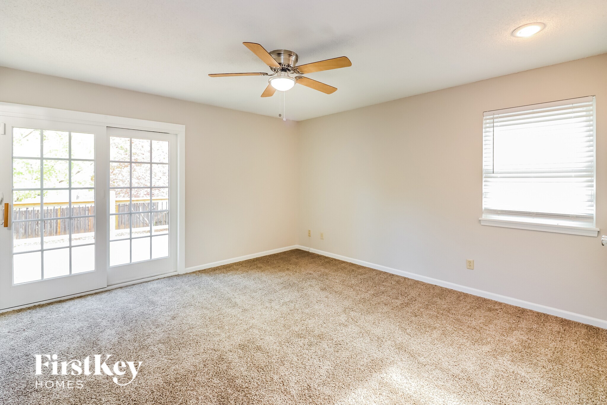 Building Photo - 616 Park Ave