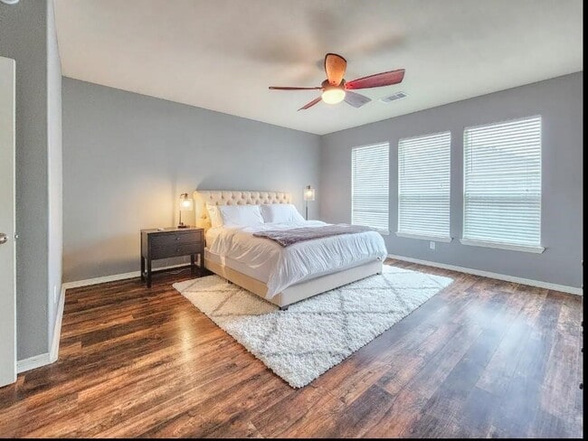 Building Photo - 2706 Lakecrest Way Dr