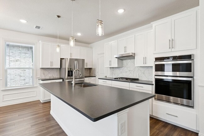 Building Photo - 2412 Rooster Ln