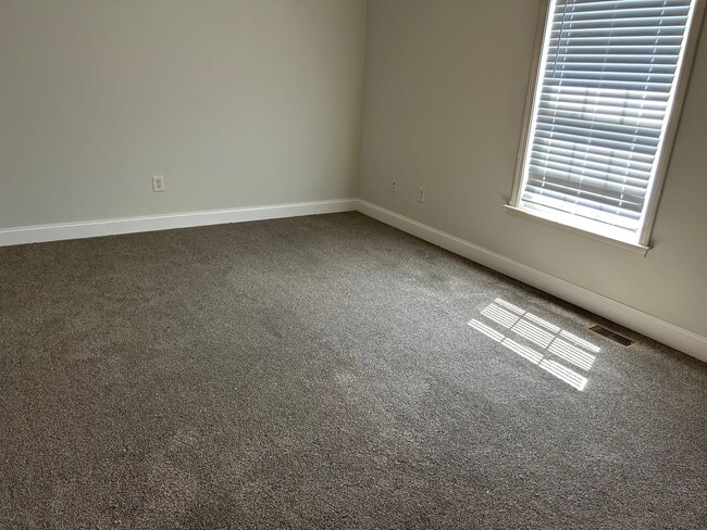 Building Photo - 2 Bedroom/ 2.5 Bath ? Jonesborough, TN 37659
