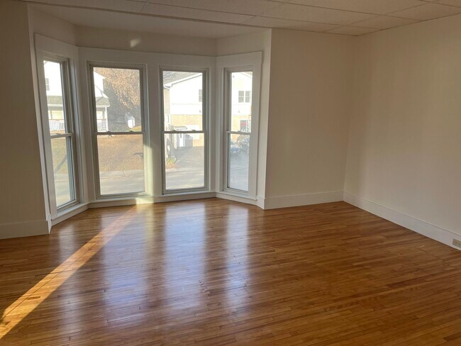 Building Photo - 281 Main St