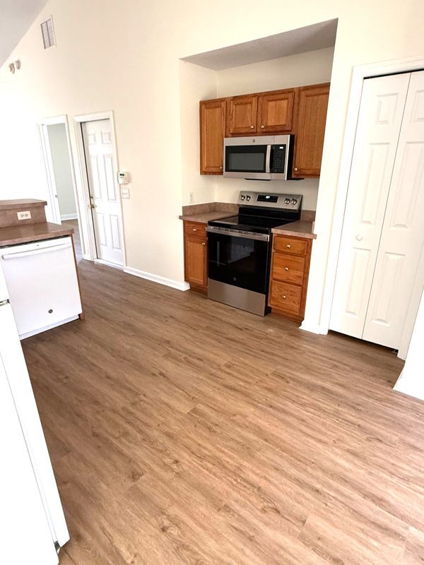 Building Photo - 1111 SW Yorktown Glen