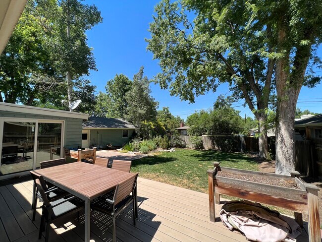 Building Photo - 2209 E Floyd Pl