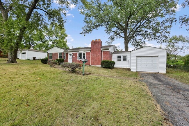 Primary Photo - Spacious 3 Bed 1 Bath Home