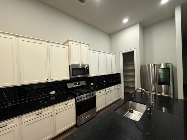 Building Photo - 601 C-Bar Ranch Trl